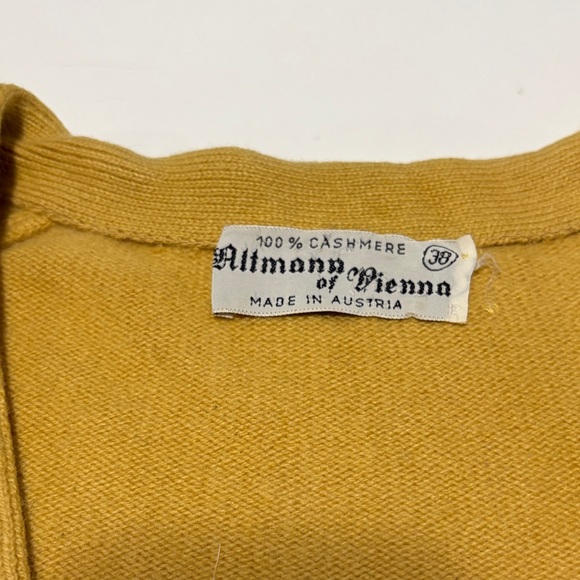 Vintage 💯% Cashmere Sweater - Picture 2 of 12